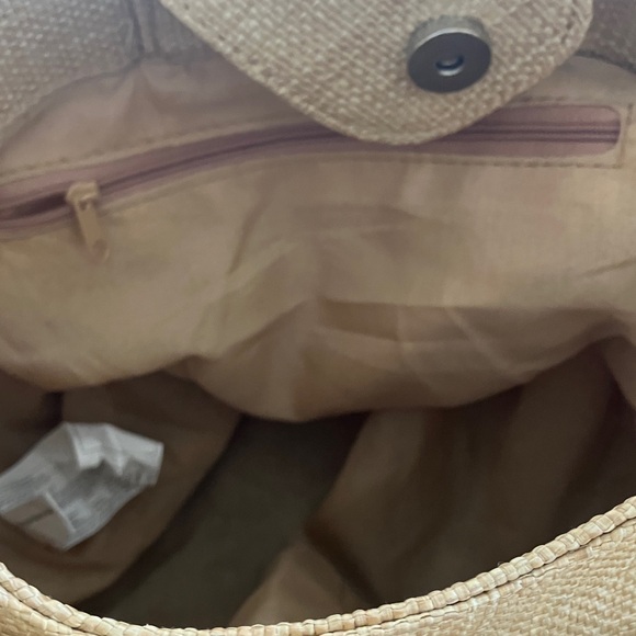 Handbag with Large Flower Accent - Beige Woven Tote - Picture 4 of 8